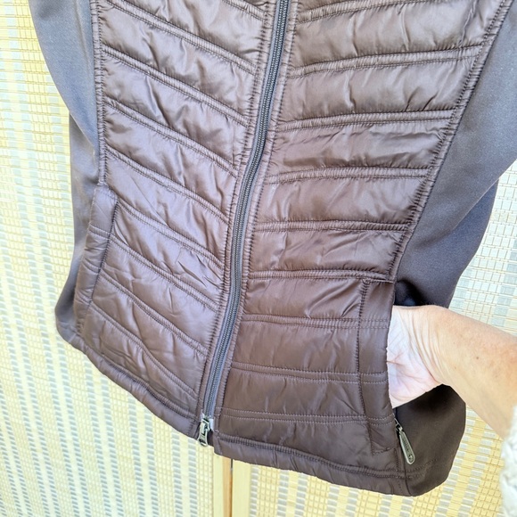 ARIAT equestrian Brown Quilted Women's Vest with pockets size M - Picture 2 of 7